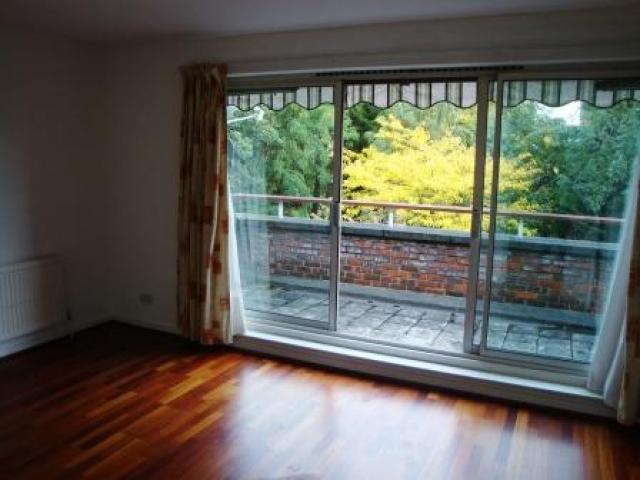 			5 Bedroom, 1 bath, 1 reception House			 Belsize Road, SWISS COTTAGE/SOUTH HAMPSTEAD